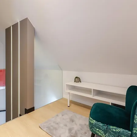 Apartamento 27 Lakeside Retreat By Bookinghost *