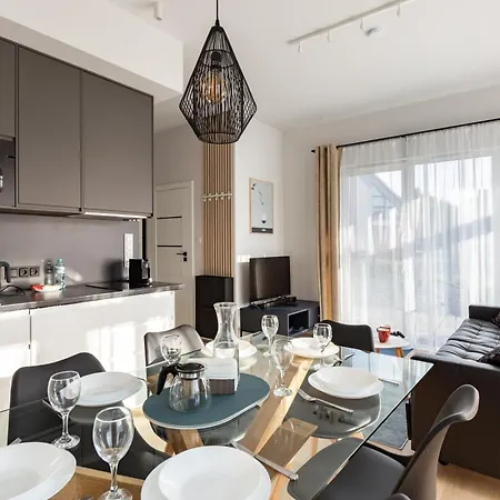 27 Lakeside Retreat By Bookinghost *