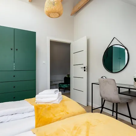 27 Lakeside Retreat By Bookinghost Laczyno