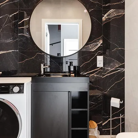 Apartamento 27 Lakeside Retreat By Bookinghost