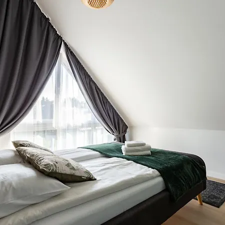 27 Lakeside Retreat By Bookinghost