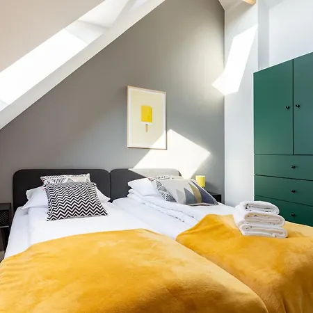 27 Lakeside Retreat By Bookinghost Laczyno