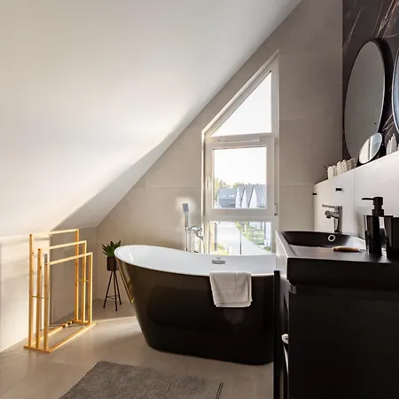 27 Lakeside Retreat By Bookinghost