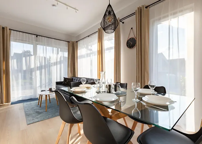 27 Lakeside Retreat By Bookinghost *