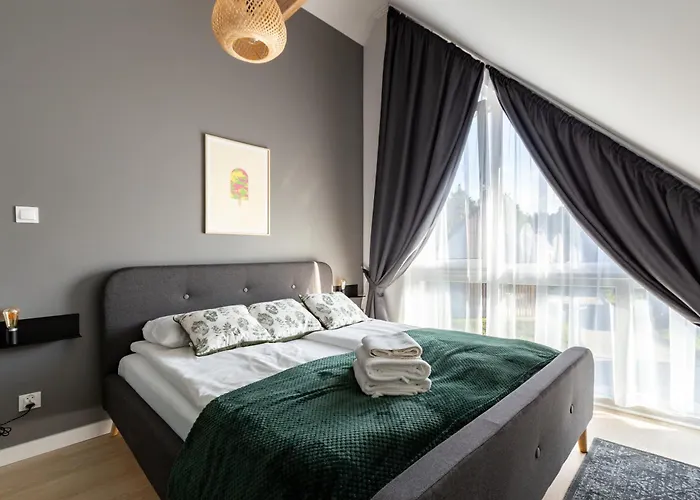 27 Lakeside Retreat By Bookinghost Laczyno