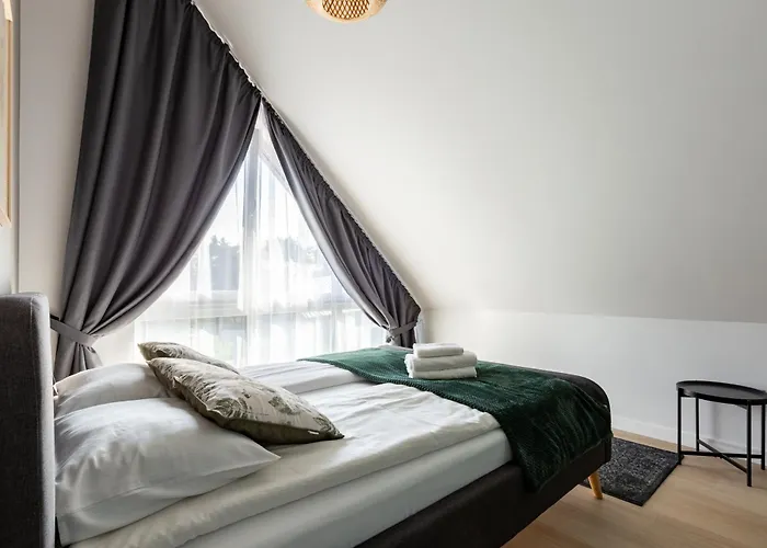 27 Lakeside Retreat By Bookinghost