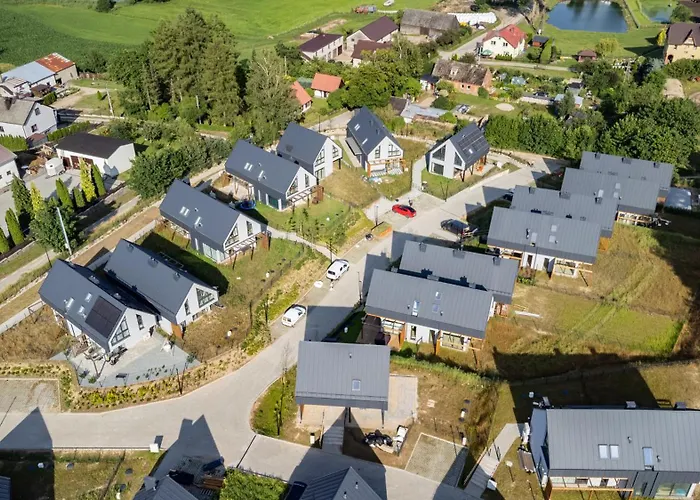 27 Lakeside Retreat By Bookinghost *