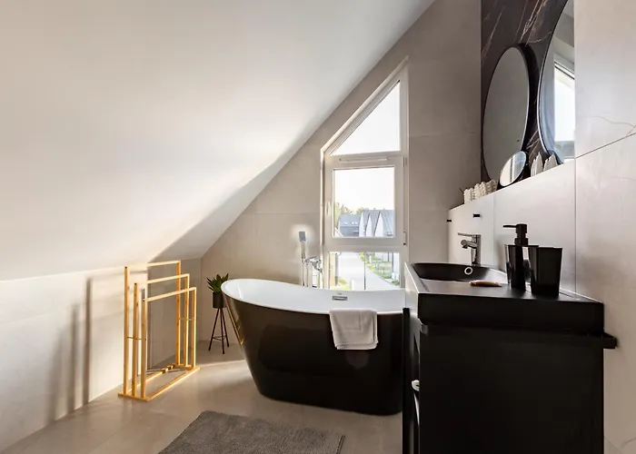 27 Lakeside Retreat By Bookinghost