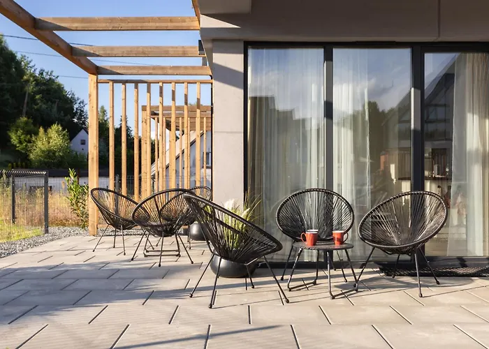 27 Lakeside Retreat By Bookinghost *