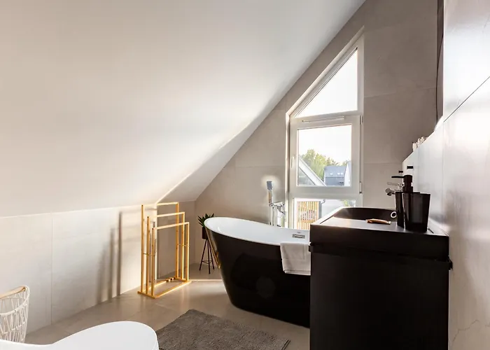 27 Lakeside Retreat By Bookinghost Laczyno